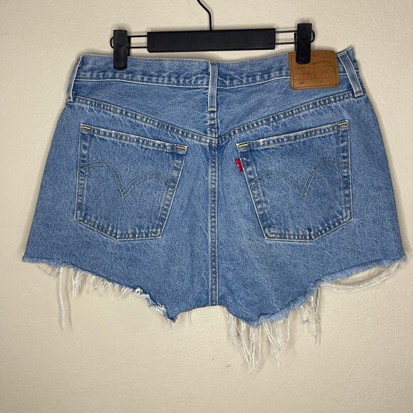 Levi’s 501 Denim Cutoff Button Fly Shorts Women’s - Size W32 - Picture 4 of 6